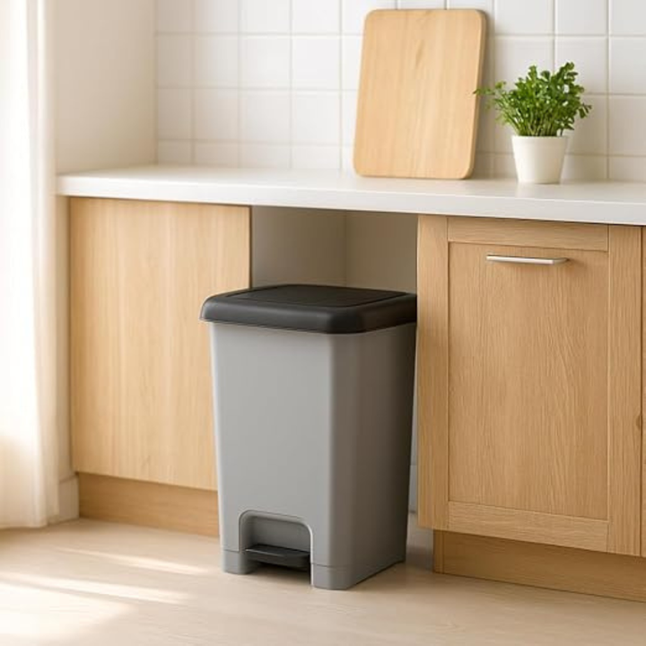 سلة مهملات دنيا البلاستيكية النحيفة ذات الدواسة المستطيلة - (رمادي)