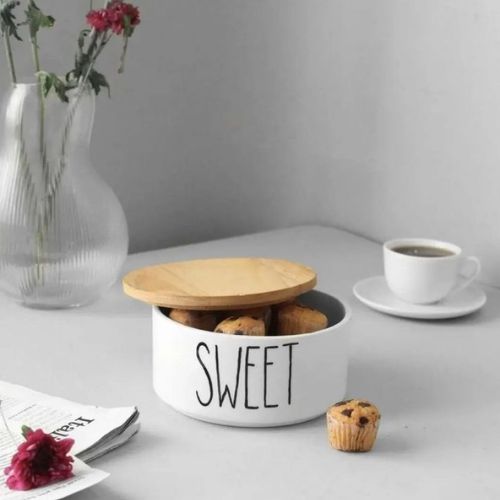 Round Ceramic Bowl With Lid