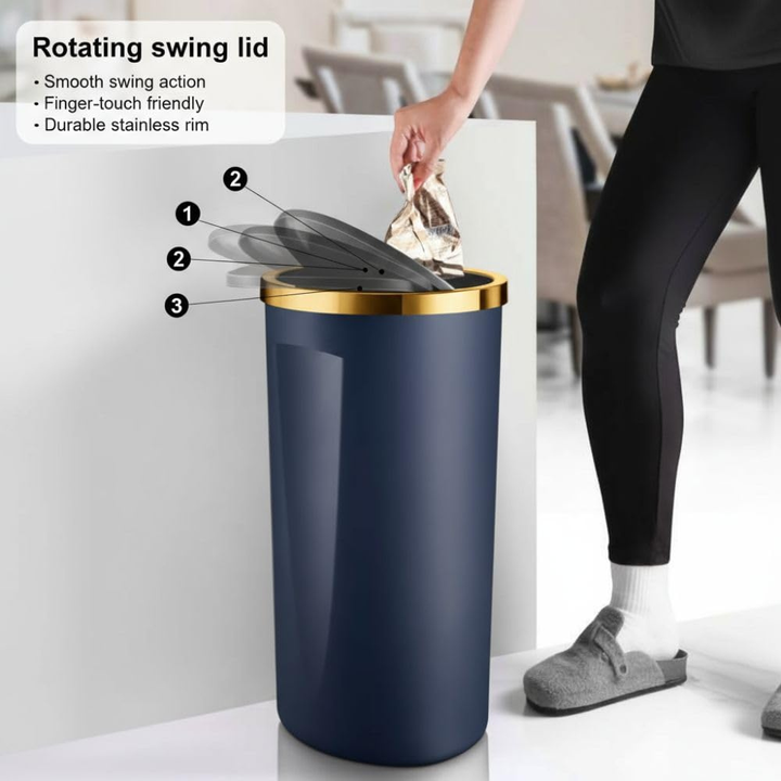 سلة مهملات بغطاء متأرجح وحلقة داخلية - سعة 35 لترًا، لون أزرق داكن/ذهبي