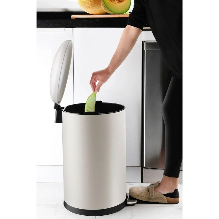 Stainless Steel Pedal Waste Bin – Soft-Close Dome Lid, 30 Liter